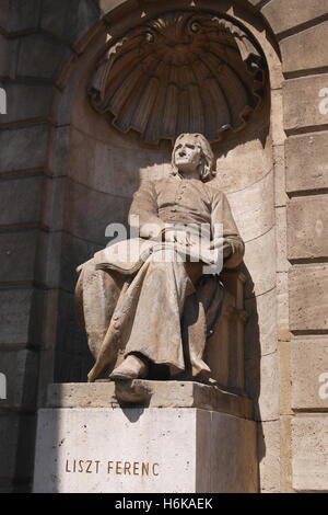 Statue von Ferenc (Franz) Liszt, in einer Nische, Ungarische Staatsoper, Andrassy ut, Andrassy Avenue, Budapest, Ungarn Stockfoto