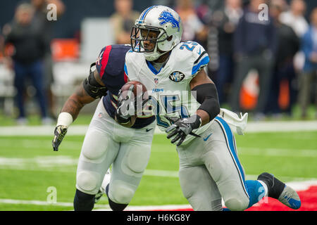 Houston, Texas, USA. 30. Oktober 2016. Detroit Lions Runningback Theo Riddick (25) trägt den Ball im 1. Quartal ein NFL-Spiel zwischen den Houston Texans und den Detroit Lions NRG-Stadion in Houston, TX am 30. Oktober 2016. Die Texaner gewannen das Spiel 20-13. Bildnachweis: Trask Smith/ZUMA Draht/Alamy Live-Nachrichten Stockfoto