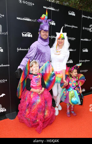 Hollywood, Kalifornien, USA. 30. Oktober 2016. Ian Ziering, Erin Ludwig, Mia Ziering, Penna Ziering. GUTE Grundlage 1. jährliche Halloween Bash am Sunset Gower Studios statt. Bildnachweis: PMA/AdMedia Credit: Pma/AdMedia/ZUMA Draht/Alamy Live-Nachrichten Stockfoto