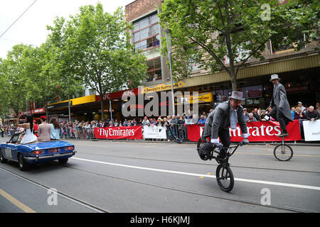 Melbourne, Australien. 31. Oktober 2016. Einen Tag vor dem "Rennen, das eine Nation hält machte Emirates Melbourne Cup Parade seinen Weg nach unten Swanston Street zum Federation Square. Es folgte eine Medienkonferenz am Federation Square. Bildnachweis: Richard Milnes/Alamy Live-Nachrichten Stockfoto