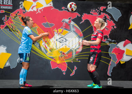 Sydney, Australien. 31. Oktober 2016. Westfield W-League Soccer 2016/2017 Saison in Sydney mit Spieler aus jeder der neun Westfield W-League Clubs (Adelaide United, Brisbane Roar FC United Canberra, Melbourne City FC, Melbourne Victory, Newcastle Jets, Perth Glory, Sydney FC und Western Sydney Wanderers FC) ins Leben gerufen. Bildnachweis: Mjmediabox/Alamy Live-Nachrichten Stockfoto