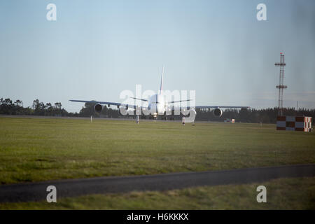 Christchurch, Neuseeland. 31. Oktober 2016. Emirates Flug EK413 Futter für die Abreise auf dem Weg nach Sydney und Dubai. Dies ist der erste Abflug eines Airbus A380 von Christchurch. Bildnachweis: Ross jüngere/Alamy Live-Nachrichten. Stockfoto