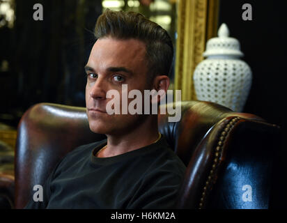 Berlin, Deutschland. 26. September 2016. Britischer Sänger Robbie Williams in Berlin, Deutschland, 26. September 2016. Foto: BRITTA PEDERSEN/Dpa/Alamy Live News Stockfoto