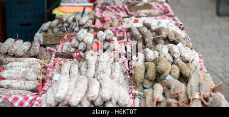 Produziert wird an eine französische Straße Markt, Brentwood, Essex. Stockfoto