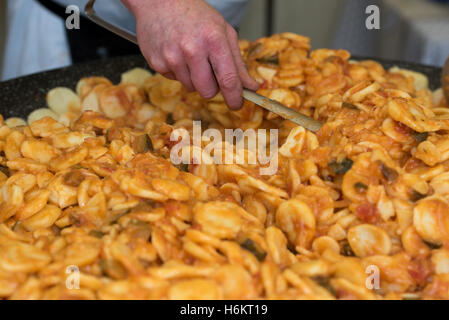 Französische Küche auf Französisch Street Market, Brentwood, Essex Stockfoto