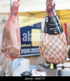 Schinken zum Verkauf, französische Straße Markt, Brentwood, Essex Stockfoto