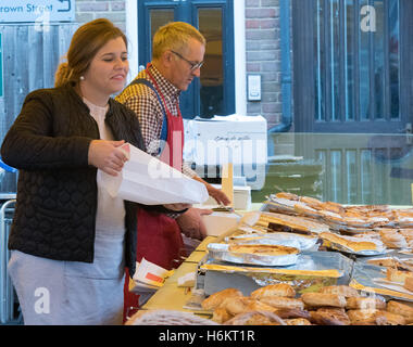 Baker auf Französisch Straßenmarkt, Brentwood, Essex Stockfoto