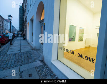 Außenseite der Robert Morat Galerie, Kunstgalerie auf Linienstrasse.a Straße mit vielen Galerien in Mitte Berlin Deutschland Stockfoto