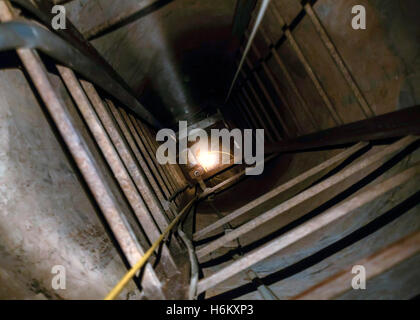 Eingang zu einem Tunnel verwendet für Droge und menschlichen Schmuggel über die US-amerikanischen Mexiko Grenze bei Nogales, Arizona im September 2013 entdeckt von US Customs and Border Protection Nogales Tunnel Team Agenten entdeckt. Siehe Beschreibung für mehr Informationen. Stockfoto