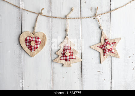 Weihnachtsschmuck aus Holz Hintergrund Stockfoto