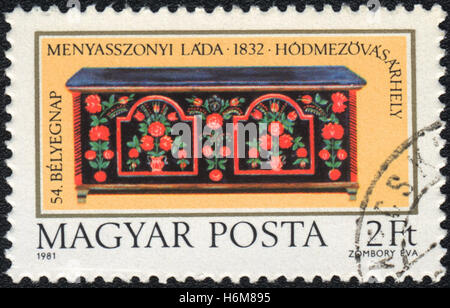 Eine Briefmarke gedruckt in Ungarn zeigt Wedding Box 1832, ca. 1981 Stockfoto