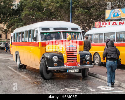 Einem alten maltesischen Bus. Stockfoto