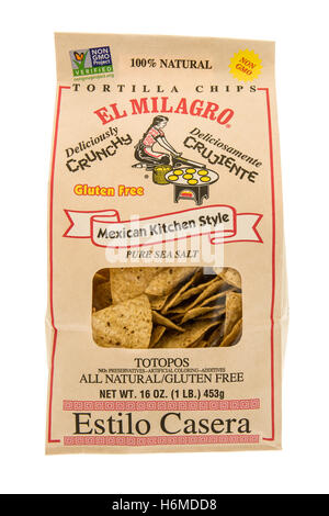 Winneconne, Wisconsin - 29. Oktober 2016: Bag El Milagro Tortilla chips auf einem isolierten Hintergrund. Stockfoto