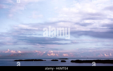 Ostsee bewölktem Himmel von Espoo, Finnland Stockfoto