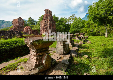 Antike Tempelruinen der Gruppe B im Heiligtum My Son, UNESCO-Weltkulturerbe. Provinz Quang Nam, Vietnam. Stockfoto