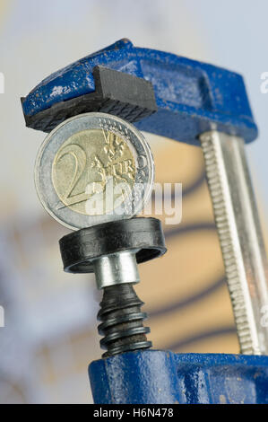 Euro in Klammer Stockfoto