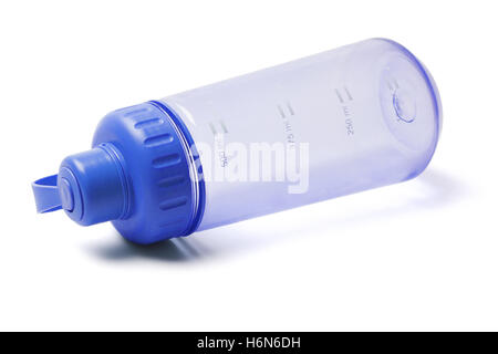 Leere Behälter liegend auf weißem Hintergrund Stockfoto