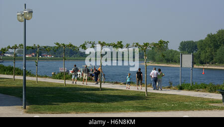 Spaziergang entlang der Ufer des Rheins in speyer Stockfoto