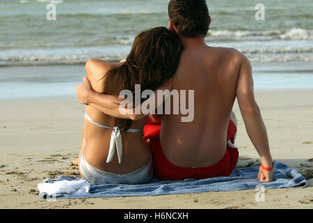 Liebespaar am Strand Stockfoto