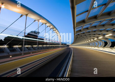 Brücken-Tunnel Stockfoto