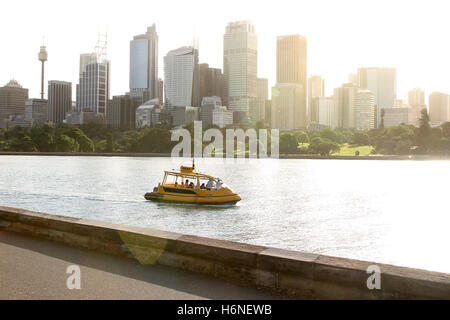 Taxi im Wasser vor sydney Stockfoto