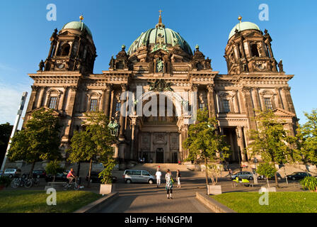 Berliner Dom frontal Stockfoto