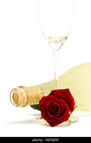 Champagner mit roter Rose und Flasche Sekt Stockfoto