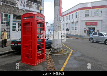 Traditionelle britische rote Telefonzelle, Basseterre, St. Kitts Stockfoto