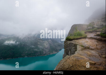 Blick auf den Lysefjord von berühmten Prekestolen Felsen, Norwegen. Stockfoto