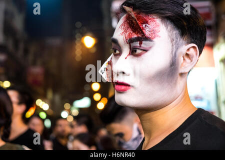 Hong Kong, Hong Kong. 31. Oktober 2016. Lan Kwai Fong Halloween Street Party 2016 in Hong Kong. Bildnachweis: Yeung Kwan/Pacific Press/Alamy Live-Nachrichten Stockfoto