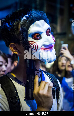 Hong Kong, Hong Kong. 31. Oktober 2016. Lan Kwai Fong Halloween Street Party 2016 in Hong Kong. Bildnachweis: Yeung Kwan/Pacific Press/Alamy Live-Nachrichten Stockfoto