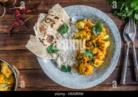 Indische Kabeljau-Curry mit Basmati-Reis Stockfoto