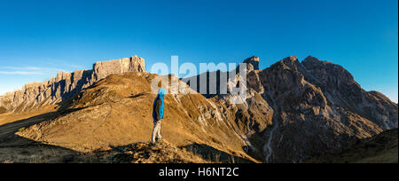 Wanderer am Passo Giau Pass/Giau in der Nähe von Cortina d ' Ampezzo in den italienischen Dolomiten/Alpen - Belluno - Venetien - Italien Stockfoto