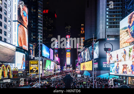 Times Square bei Nacht Stockfoto