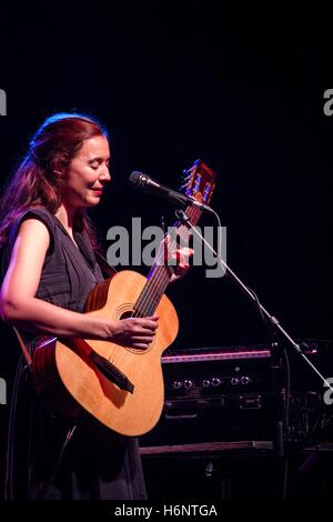 Die Indie-Folk-Sängerin und Songwriterin Lisa Hannigan abgebildet auf der Bühne, wie sie bei Fabrique in Mailand Italien führt. (Foto von Roberto Finizio/Pacific Press) Stockfoto