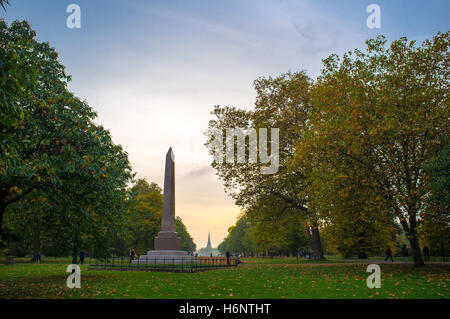 London, UK. 30. Oktober 2016. Sonnenuntergang am Kensington Palace am ersten Tag der Zeitumstellung des Jahres. Sonnenuntergang am 17:00 © Alberto Pezzali/Pacific Press/Alamy Live News Stockfoto