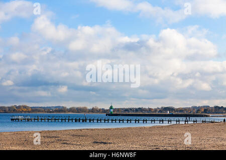 Herbst Strand an der baltischen Küste in Travemünde Stadt, Deutschland Stockfoto