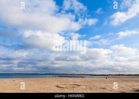 Herbst Strand an der baltischen Küste in Travemünde Stadt, Deutschland Stockfoto