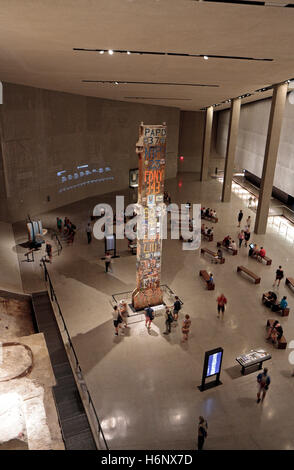 Die letzte Spalte steht auf dem Display in der Stiftung Halle, 9/11 Memorial Museum, New York, Vereinigte Staaten. Stockfoto