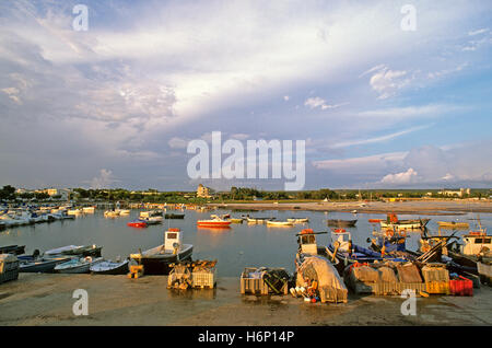 Fischereihafen in Torre San Giovanni, Marina di Ugento, Lecce, Apulien, Italien Stockfoto