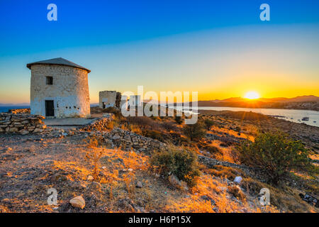 Blick auf Bodrum und die alte Windmühle, Mugla, Türkei Stockfoto