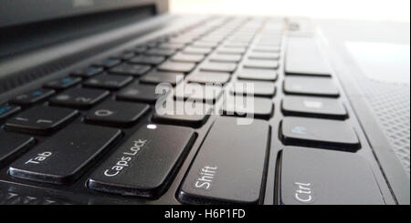 Nahaufnahme der Feststelltaste, Shift, Control Tasten auf Laptop-Tastatur Stockfoto
