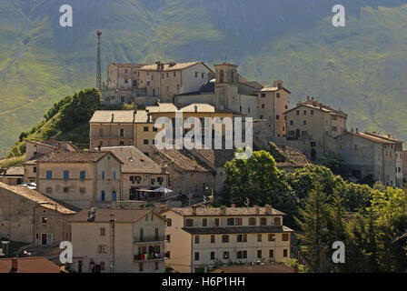 Dorf von Castelluccio Di Norcia (vor dem Erdbeben 2016), Sibillini Mountains National Park, Umbrien, Italien Stockfoto