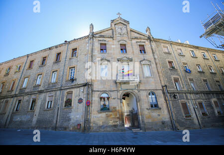 Historisches Gebäude im Zentrum von Vitoria-Gasteiz, der Hauptstadt der autonomen Gemeinschaft Baskenland und der Provinz von A Stockfoto