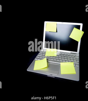 Hinweis Memo Laptop Notebook Computer Computer Arbeit erinnern isolierte Modell Design Konzept Projektplan entwerfen es schwarz dunkelhäutigen Stockfoto