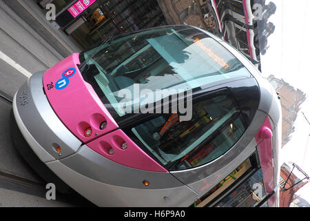 Birmingham UK Midland Metro Tram Stadtbahn ÖPNV außerhalb Birmingham New Street in der Innenstadt Stockfoto