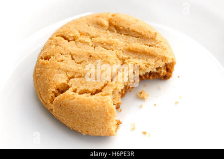 Hausgemachte Peanut Butter Cookie gebissen Stockfoto