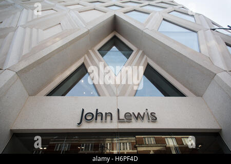 John Lewis Department Store im Victoria Gate Shopping Center in Leeds, West Yorkshire. Stockfoto