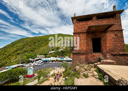 Französische Festung auf dem Gipfel des Hai Van (Ozean Wolke) Pass aufgegeben. Thua Thien Hue Provinz, Vietnam. Stockfoto