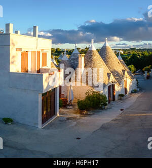 Trulli Apulien Dry Stone Cottages in der Nähe von Cisternino, Apulien, Italien Stockfoto